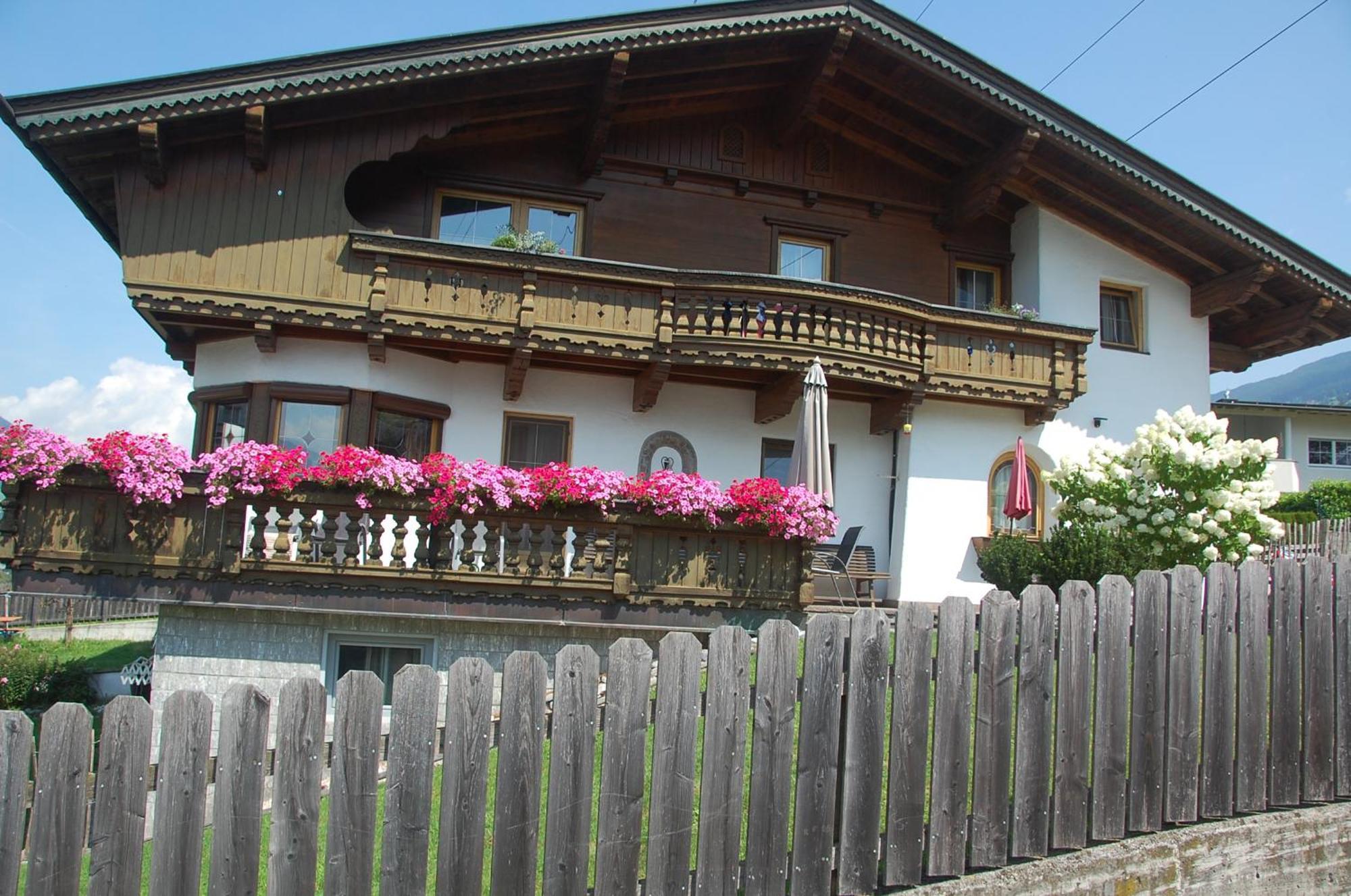 Haus Hart Im Zillertal 6 Personen Villa Luaran gambar